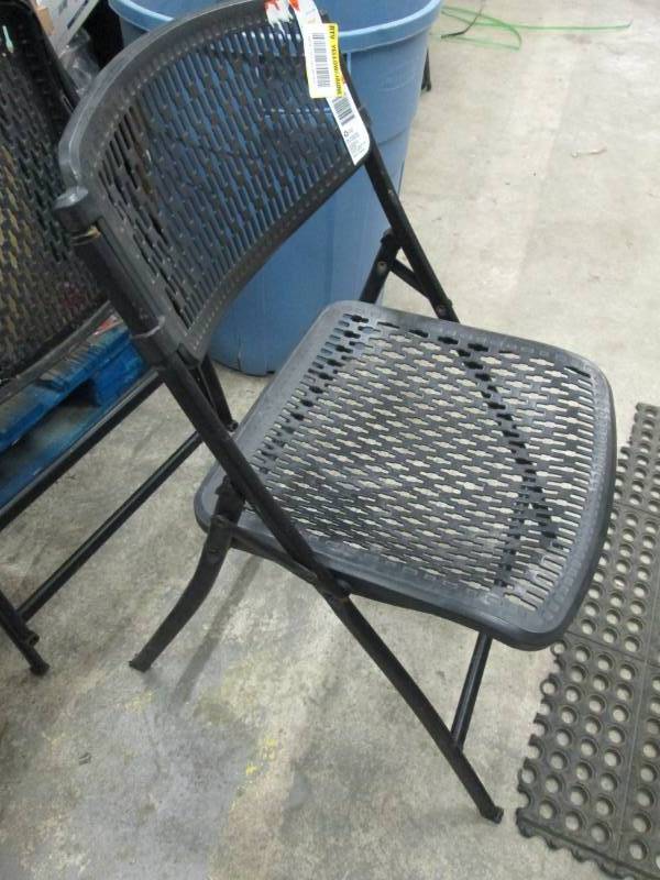 lot 173 image: Lot of 3 HDX Black Folding Chairs R...
