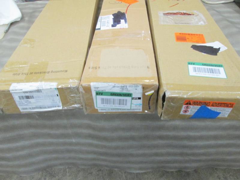 lot 197 image: Lot of 3 White Cordless Shades- see...