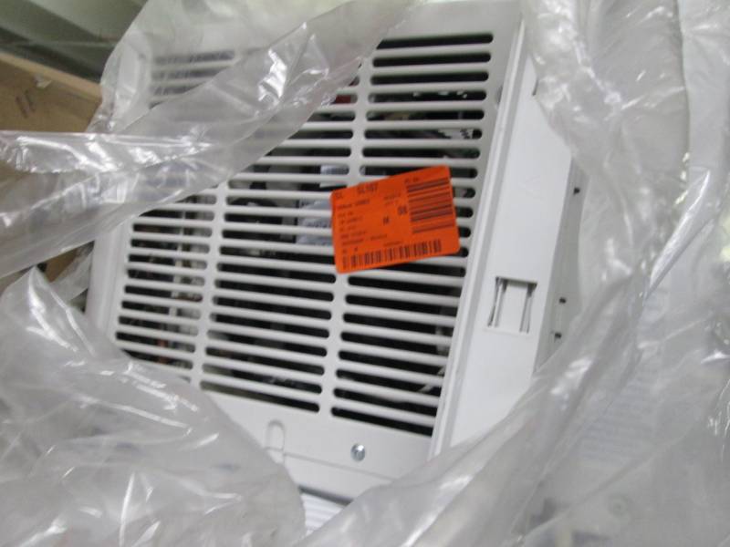 lot 248 image: GE 115 Volt Electronic Room Air C...
