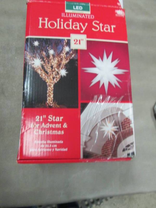 lot 272 image: 21 in. Illuminated LED Holiday Star...