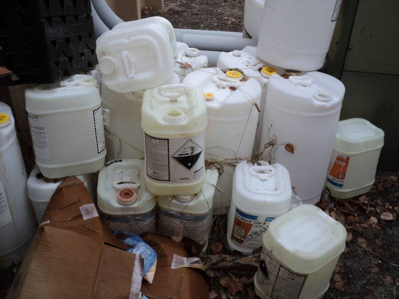 21 plastic stoage containers...