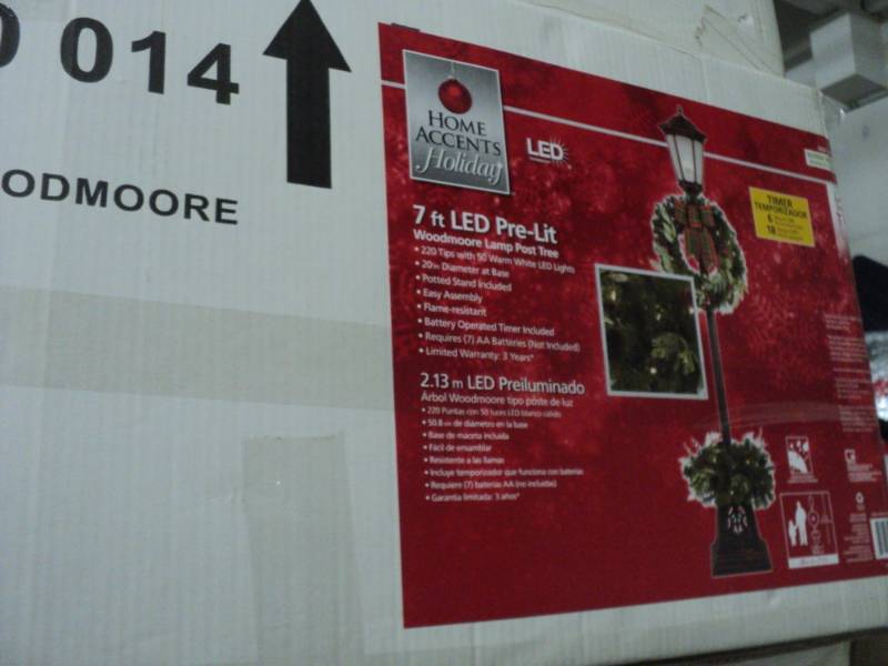 7 feet led pre lit woodmoore lamp p...
