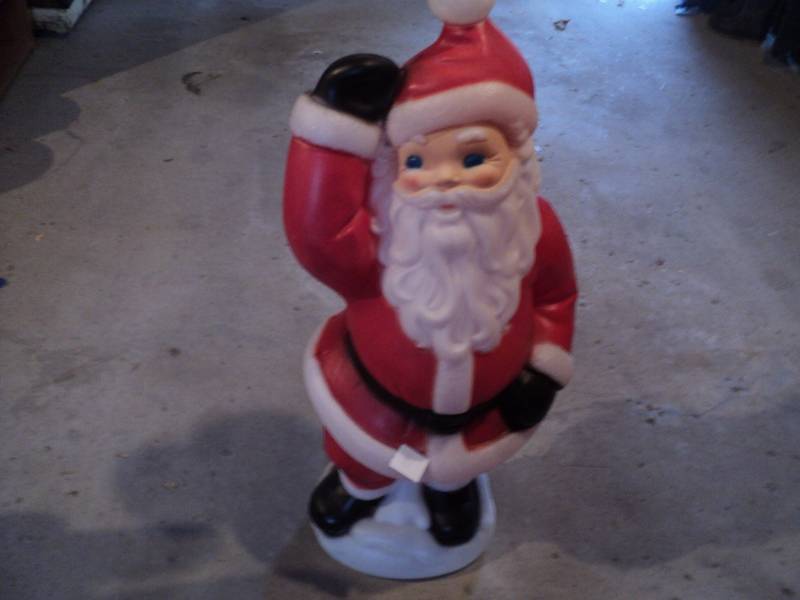 Santa 4 feet tall...