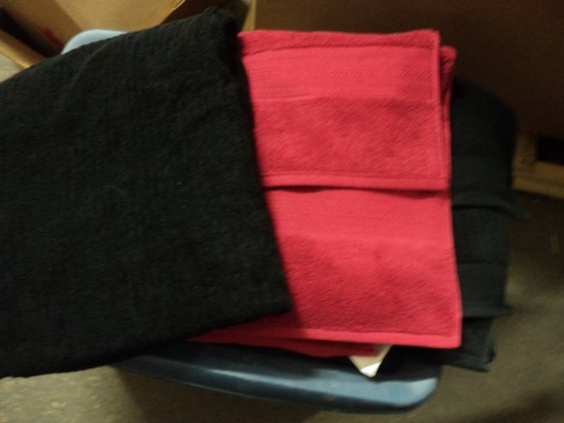 3 new oversized bathtowels...