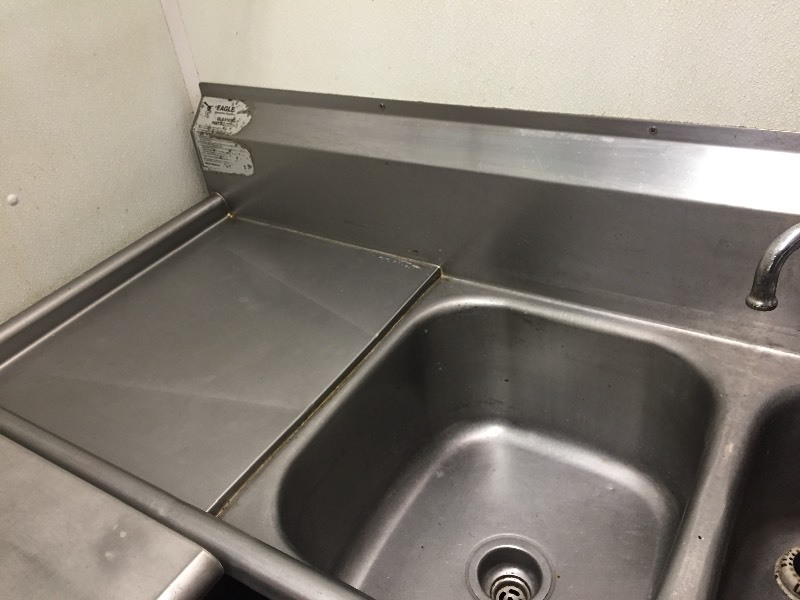 lot 13 image: Triple Sink