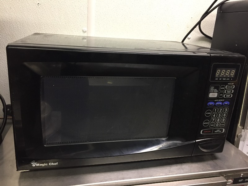 Magic Chef 0 9 Cf 900w Countertop Microwave Oven Black Mcd993b At Tractor Supply Co