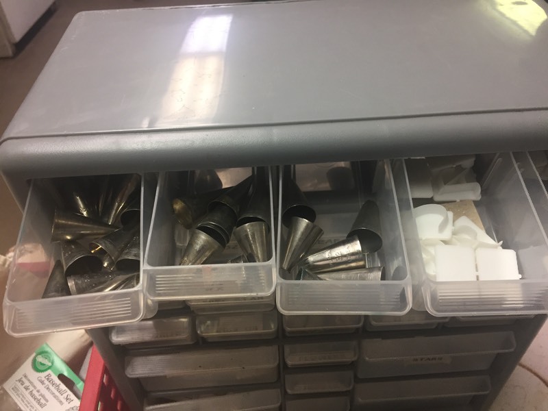 lot 78 image: Cake Decorating Supplies