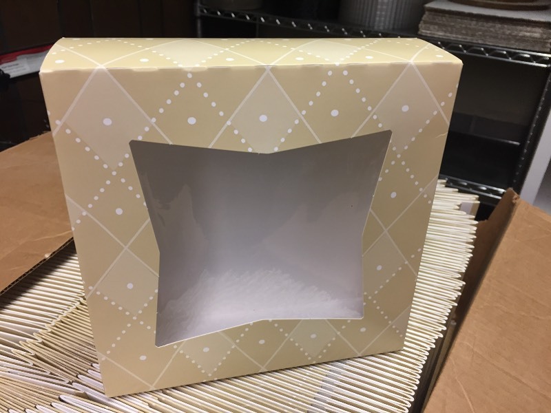 lot 82 image: Window Cake Boxes