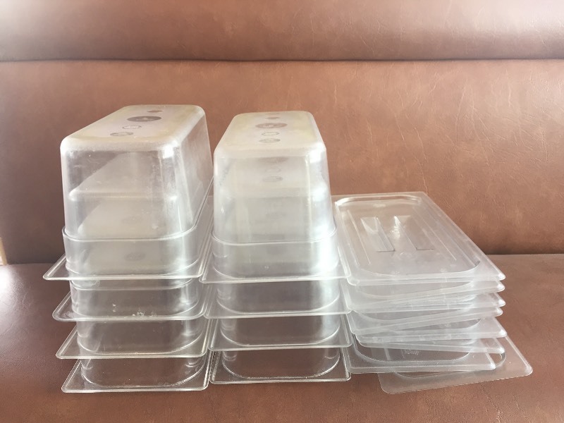 lot 104 image: Cambro 13 Food Containers with Covers