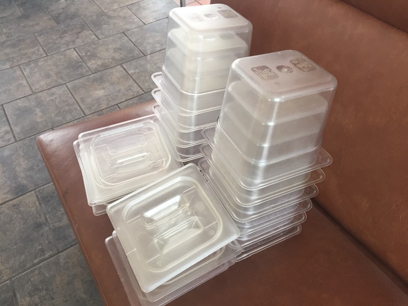 lot 105 image: Cambro 16 Food Containers with Covers
