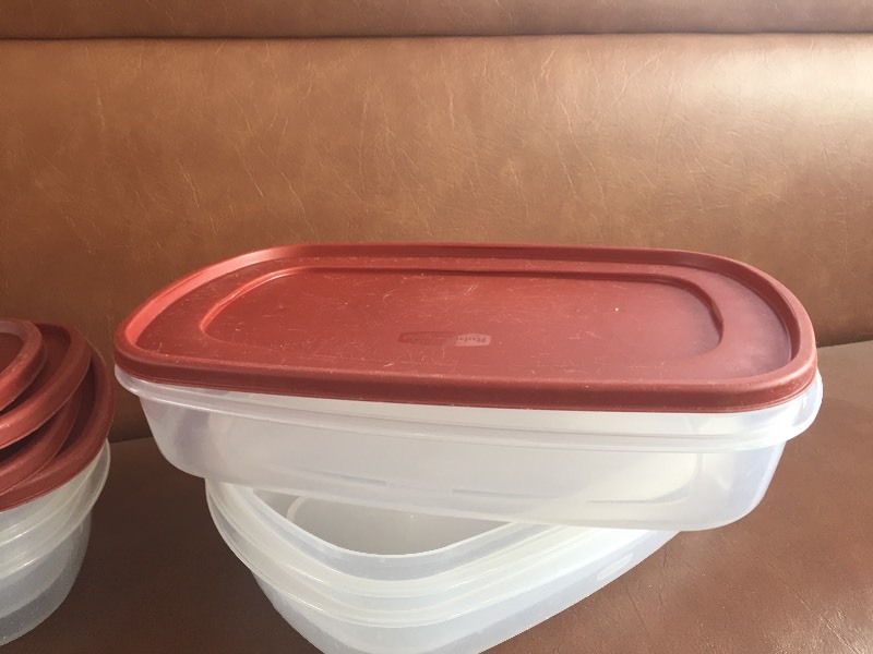 lot 102 image: Rubbermaid Food Storage Containers