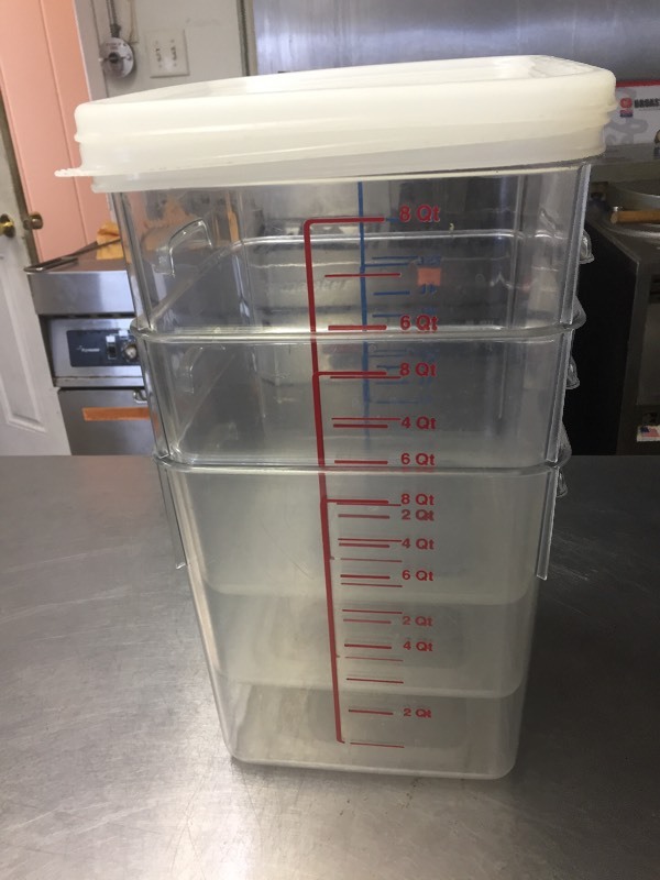 lot 100 image: 8 Qt Rubbermaid Containers