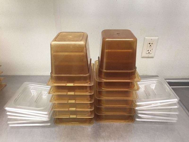 lot 108 image: Cambro 16 Food Containers with Covers