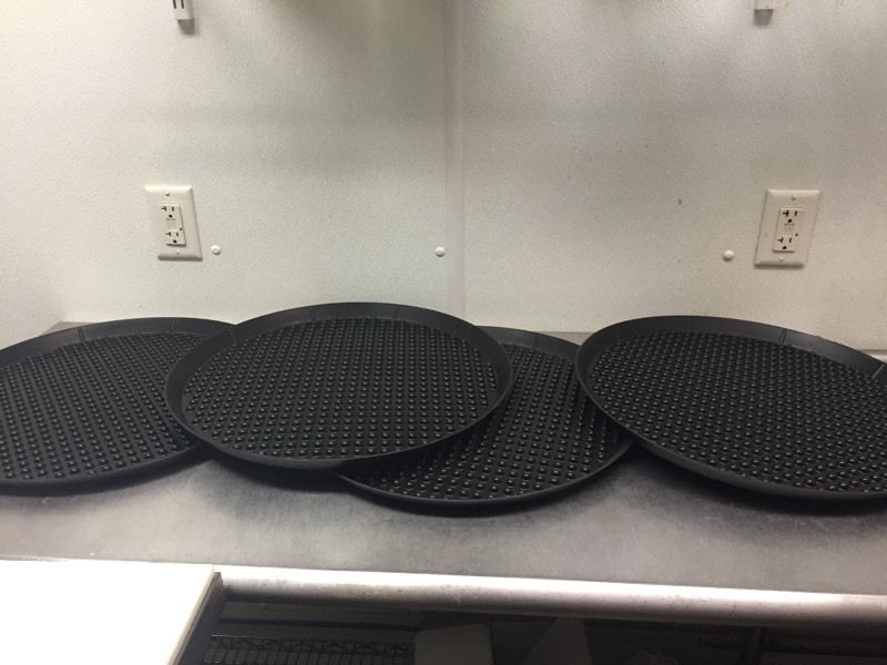 lot 117 image: 18 Pizza Serving Trays