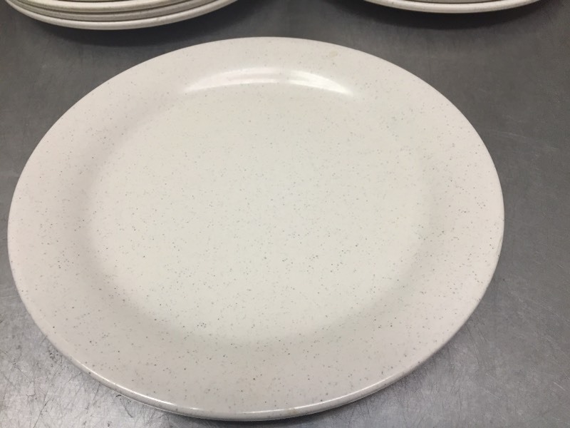 lot 121 image: 85 9 Melamine Plates