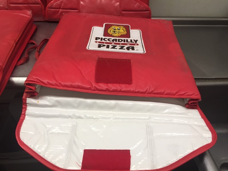 lot 131 image: 4 Pizza Delivery Bags