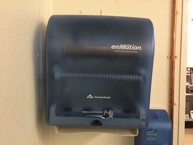 lot 182 image: EnMotion Automatic Towel Dispenser