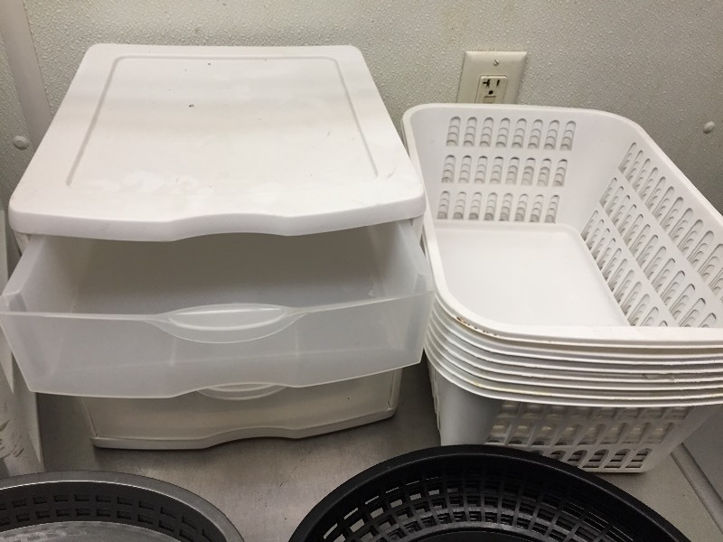 lot 183 image: Baskets & Storage Bins