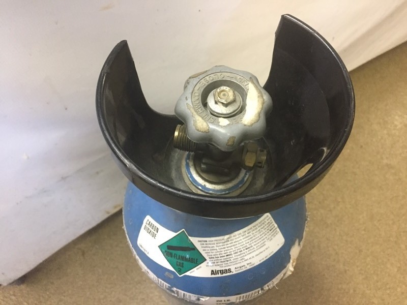 lot 191 image: Full 20# Co2 Tank