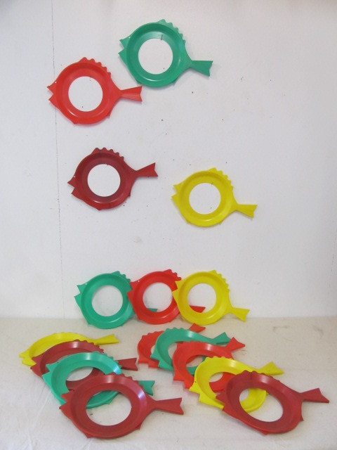 lot 140 image: Large Lot of Vintage Fish Paper Plate Holders