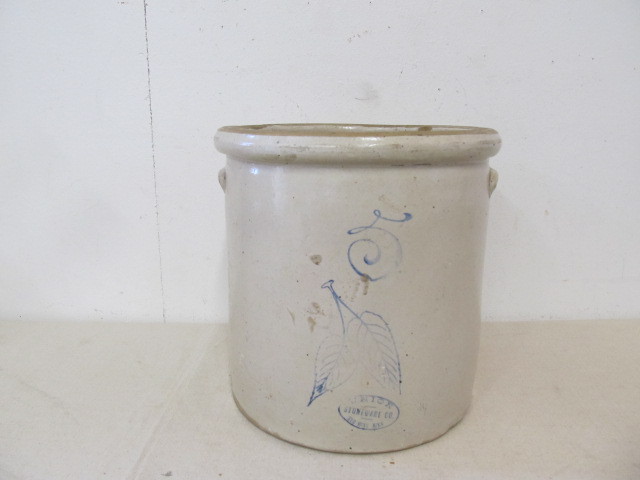 lot 142 image: Antique 5 Gallon Union Stoneware Crock