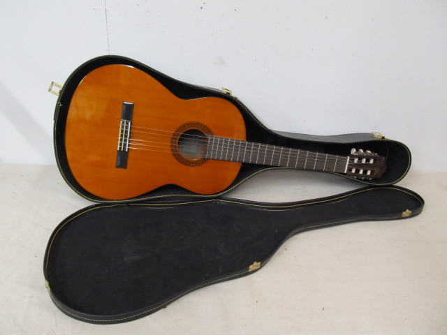 lot 153 image: YAMAHA Acoustic Guitar wHard Case