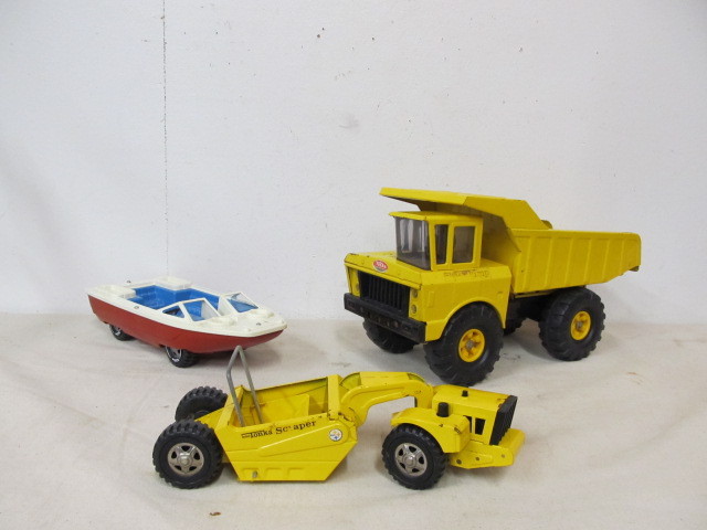lot 26 image: 3 Vintage TONKA Vehicles