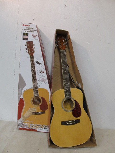 lot 32 image: SPECTRUM Acoustic Guitar wBox