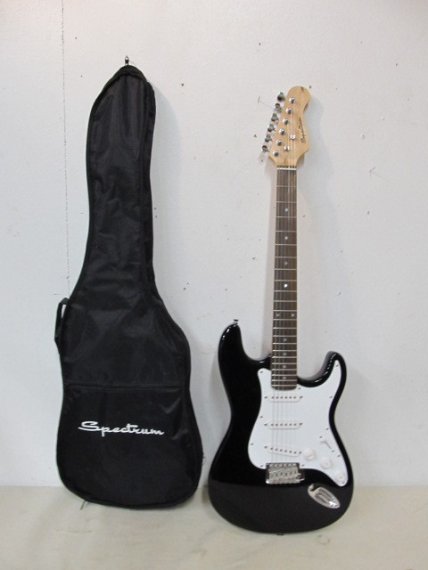 lot 33 image: SPECTRUM electric Guitar wCase