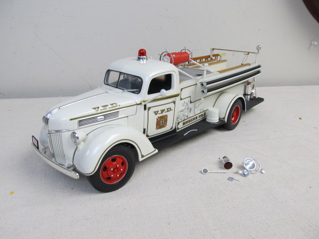 lot 161 image: Large Vintage Style Diecast Fire Engine by Diecast Promotions