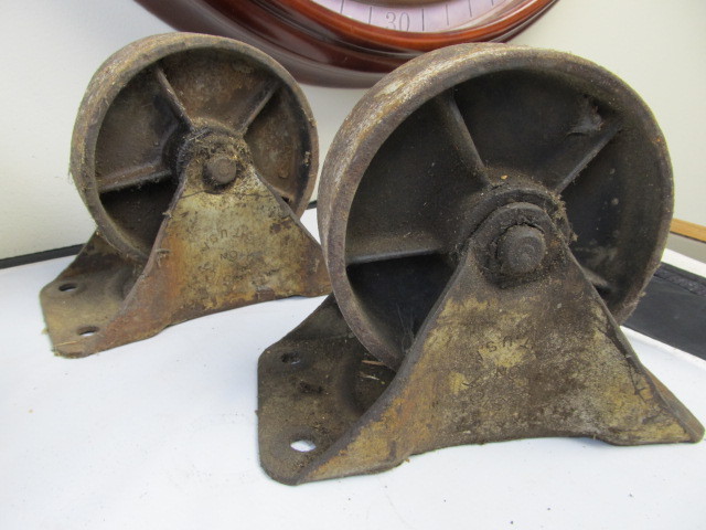 lot 165 image: Set of 4 Large 6 Antique Industrial Cast Iron Casters