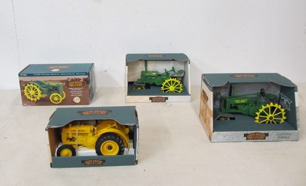lot 43 image: Group of NIB Diecast JOHN DEERE Tractors
