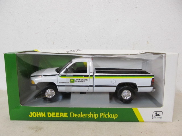 lot 48 image: Large NIB John Deere Dealership Pickup Truck