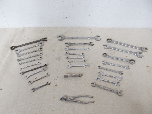 lot 55 image: Large Lot of Assorted CRAFTSMAN Wrenches