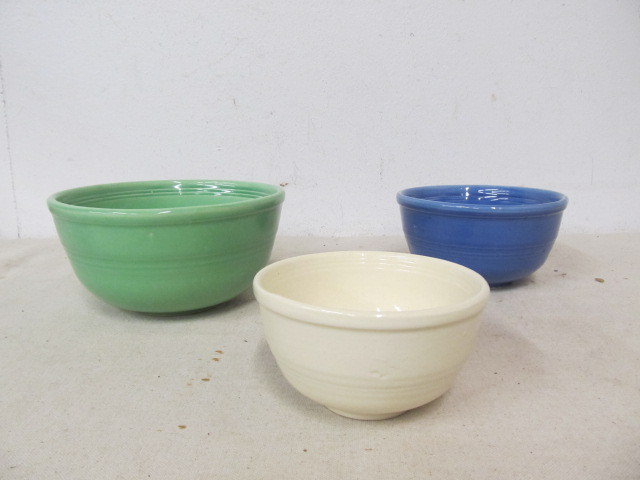 lot 73 image: Mid Century SEVILLA Nesting Bowls