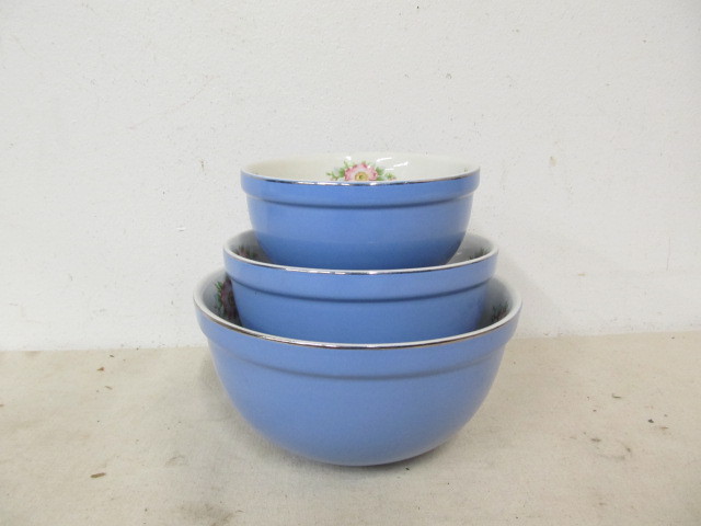 lot 74 image: Vintage Mid Century HALL Nesting Bowls