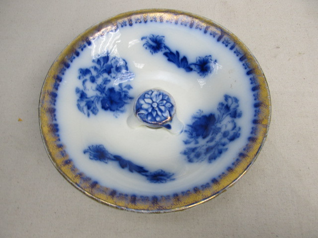 lot 168 image: Antique Flow Blue Washing Basin