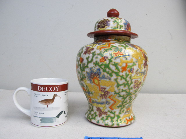 lot 173 image: Vintage Oriental Lidded Ginger Jar
