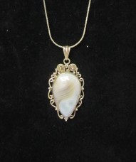 lot 178 image: Sterling Silver wPolished Stone Pendant Necklace