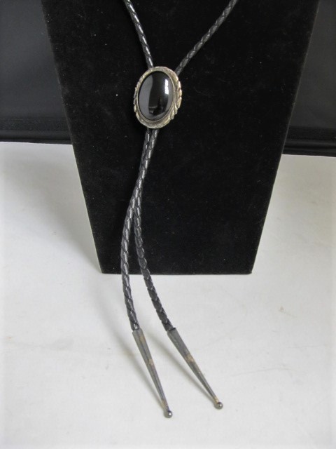 lot 182 image: Navajo Sterling Silver & Onyx Bolo Tie