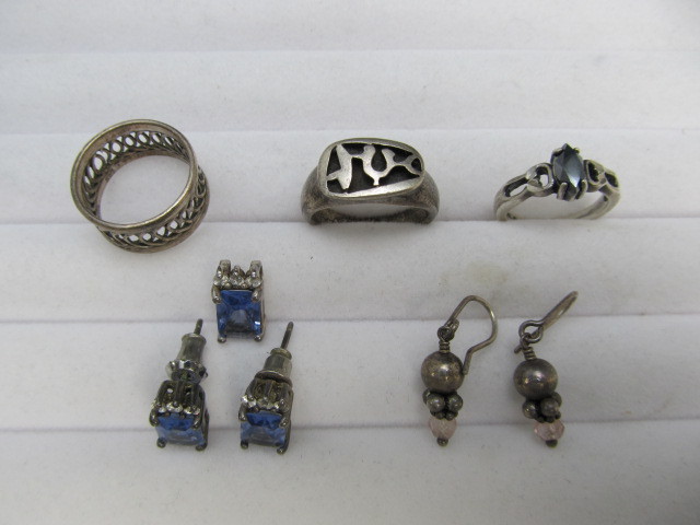 lot 185 image: Sterling Silver Rings & Earring Sets