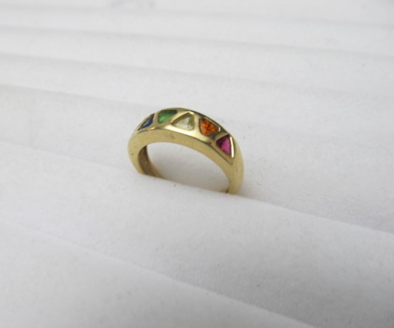 lot 186 image: Small 14K Solid Gold Ring wSemi Precious Gemstones - size 4