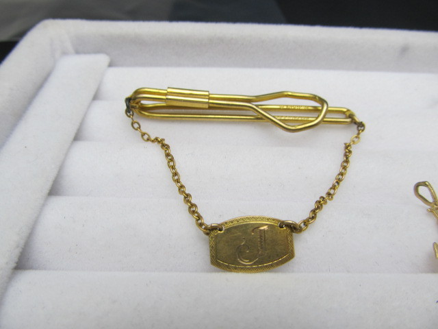 lot 188 image: Group of Solid 10K & 14K Gold Accessories Necklaces etc