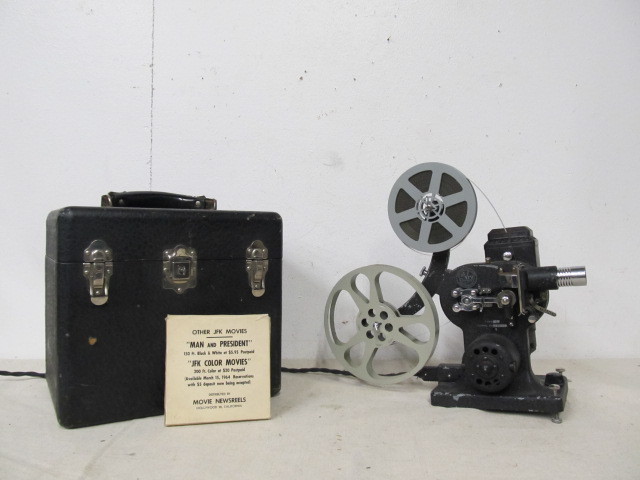 lot 79 image: Working Vintage DeVry Motion Picture Projector wCase & Key
