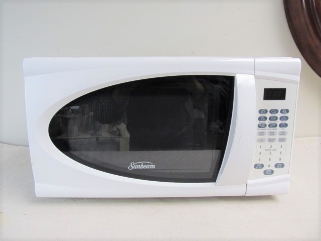 Sunbeam Microwave, Small Estate Auction