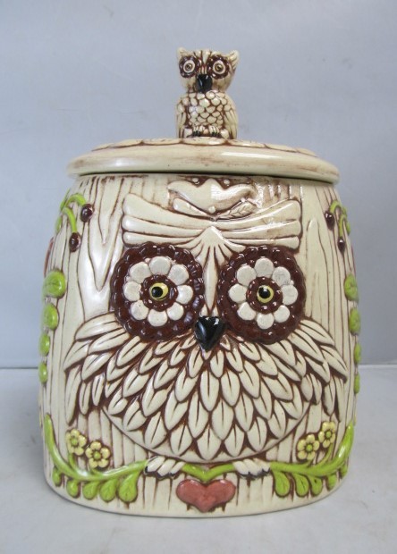lot 104 image: Vintage Ceramic Owl Cookie Jar