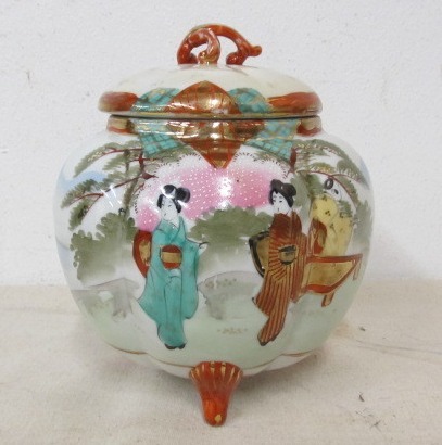 lot 12 image: Signed Vintage Oriental Lidded Jar