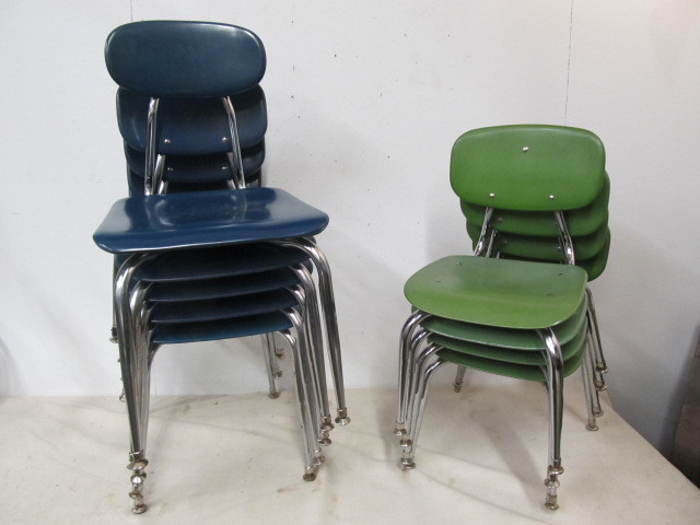 lot 114 image: 9 Vintage Mid Century MELSUR Childs Chairs
