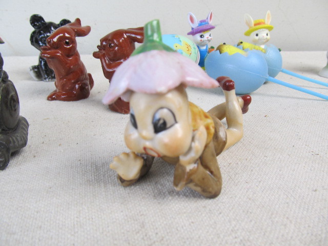 lot 205 image: Lot of Assorted Vintage etc Figurines