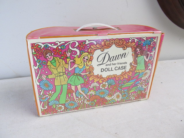 lot 206 image: Vintage DAWN Dolls wCase & Many Accessories